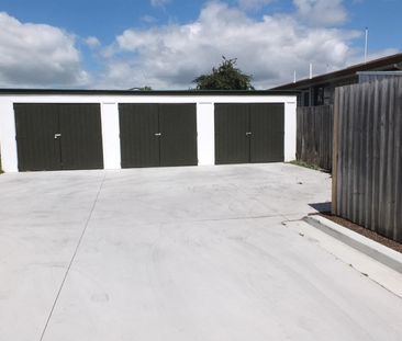 Tidy two bedroom unit with garage - Photo 5