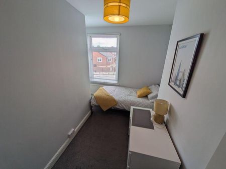1 bedroom in a house share to rent - Photo 5