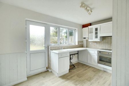 2 bedroom semi-detached house to rent - Photo 3