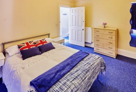 6 Bed, 1 Bath - Photo 4