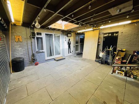 4 bedroom end of terrace house to rent - Photo 2