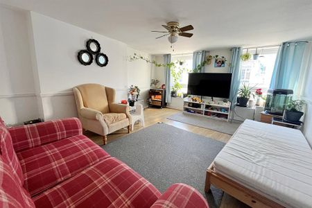 2 bedroom flat to rent - Photo 4