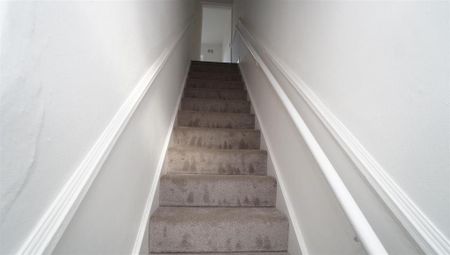 3 bedroom end of terrace house to rent - Photo 2