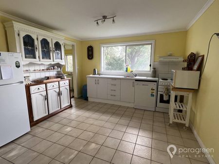 Fully Furnished Home in Port Welshpool - Photo 2