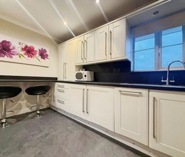 2 bedroom Flat To Let - Photo 3