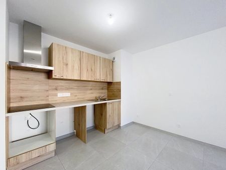 Location Appartement 2 pièces 40m² NICE 06300 - Photo 4