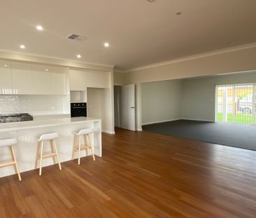 Large Family Home - Photo 3