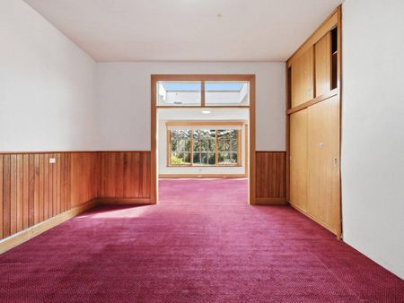 Spacious Family Living - Photo 2