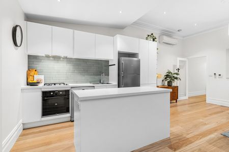 Register To Insect // INNER-CITY SPACE & CHARM - Photo 2