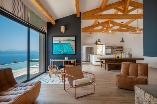 Rental House Ajaccio 7 Rooms 300 m² - Photo 1