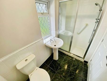 Terraced House to rent on - Photo 5