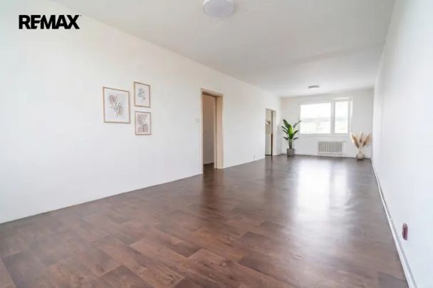 Pronájem prostorného bytu 3+1 s balkonem a sklepem | Ostroměř - Photo 1