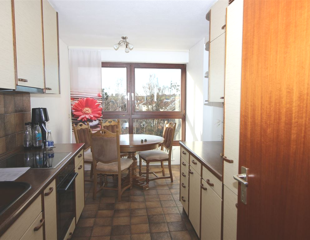 Sonnige 2,5-Zi-Whg mit Balkon ins Grüne! - Photo 1