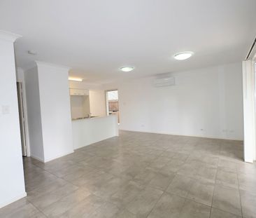 FOUR BEDROOM, 3 BATHROOM AIRCONDITIONED TOWNHOUSE - PERFECTLY LOCAT... - Photo 3