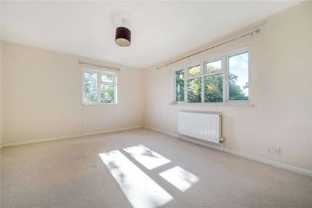 *** Please note: 6 month maximum tenancy*** Five-bedroom versatile detached house with garage and storage. - Photo 4