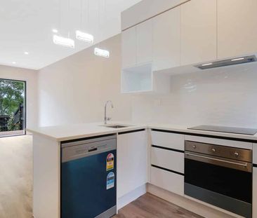 Townhouse, great location - Photo 3