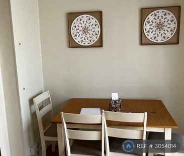 3 bedroom detached house to rent - Photo 2
