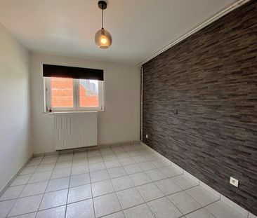 Ruim appartement op 1ste verdiep met staanplaats - Photo 3