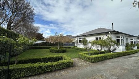 Beautiful Family Home - Photo 2
