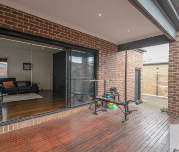 Family Home! - Photo 6