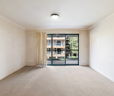 Spacious Inner South Living! - Photo 4