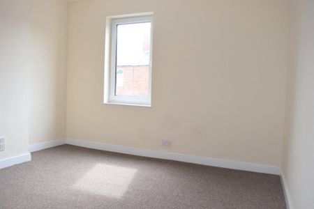 2 bedroom end of terrace house to rent - Photo 2