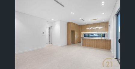 Modern & Spacious Three Bedroom Living - Photo 3