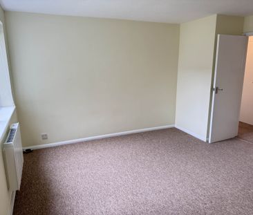 St Peters Crescent, Selsey - Photo 3