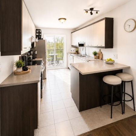 Rare sur le marché – Beau grand 7 1/2 à Fleurimont avec 2 stationnements - Photo 3