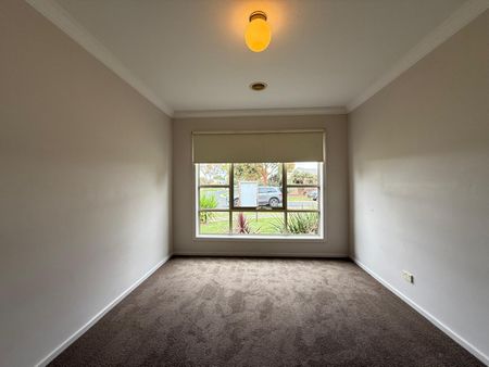 Spacious 3 Bedroom House - Photo 5