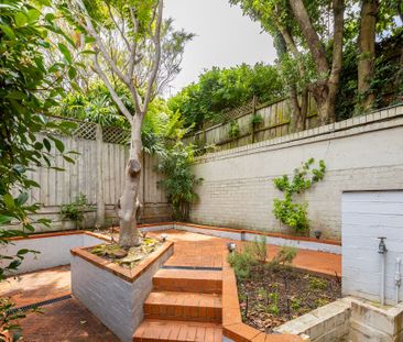 A freestanding Victorian charmer - Photo 1