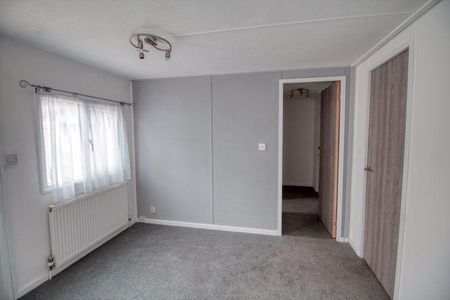 2 bedroom park home to rent - Photo 4