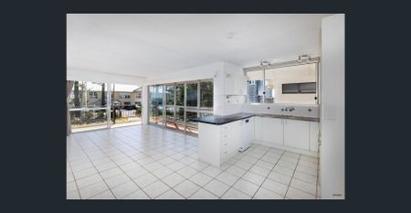 SET HIGH ON THE HILL OVERLOOKING THE OCEAN - Photo 4