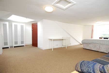 Lisson Grove, Plymouth - Photo 2