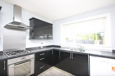 3 bedroom end of terrace house to rent - Photo 2