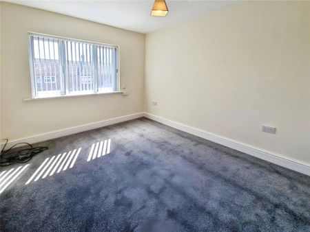 3 bedroom end of terrace house to rent - Photo 2