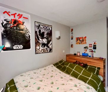 8 Bed Apartment - Double Bed - Photo 3