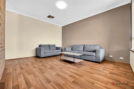 “Stylish Family Home for Lease in Spearwood ✨” - Photo 2