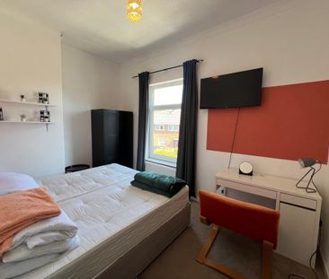 2 bedroom terraced house to rent - Photo 4