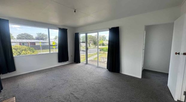 WALTON WAY, FLAXMERE, HASTINGS - Photo 1