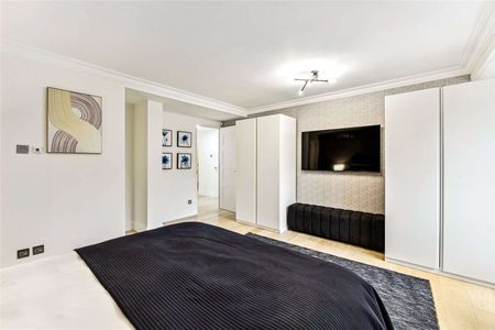 A light and modern three-bedroom, two-bathroom apartment on the second floor (with lift) of a modern development on Drayton Gardens SW10. - Photo 4