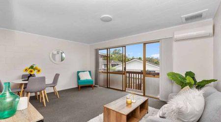 Spacious and Comfortable 2-Bedroom Home in a Super Convenient Location - Photo 5