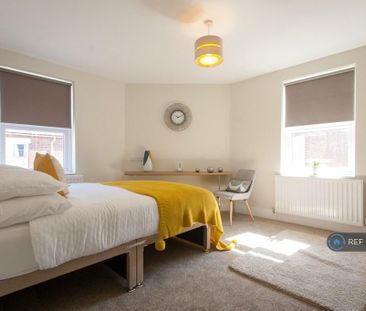 1 bedroom in a house share to rent - Photo 2