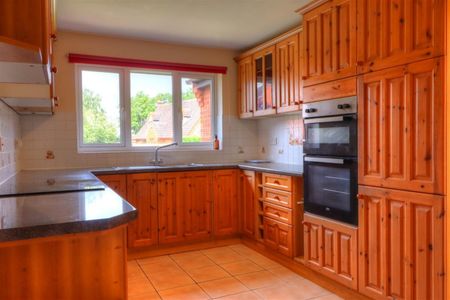 3 BED Detached house - Photo 5