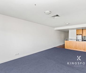 EXTRA LARGE ONE BEDROOM IN STUNNING ST KILDA ROAD - Photo 2