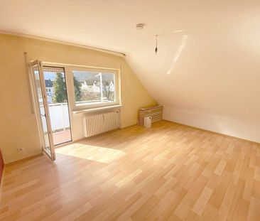 Großzügige 4-Zimmer-Dachgeschosswohnung mit Balkon, Tageslichtbad &... - Photo 2