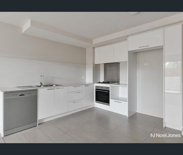 Stylish Apartment Living in a Superb Ringwood Location - Photo 3