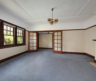 Period Home with rear courtyard! - Photo 5