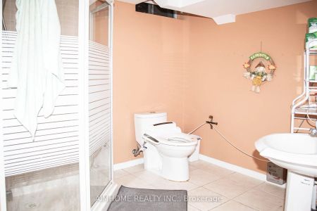 Detached Home For Lease | N9255063 - Photo 4