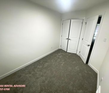 BRAND NEW 3 BED, 2.5 BATH, 2 STOREY TOWNHOUSE W/A DOUBLE ATTACHED G... - Photo 6